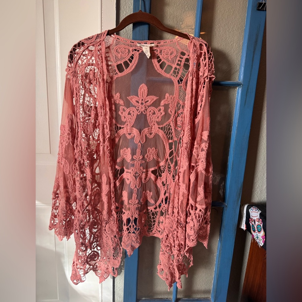 Chic Lace Open-Front Tunic in Rose